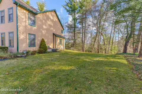 Exterior - 41 Oak Tree Ln, Niskayuna, NY 12309 photo 12 of 12