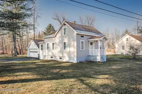 326 Maple Ave, Amsterdam, NY 12010