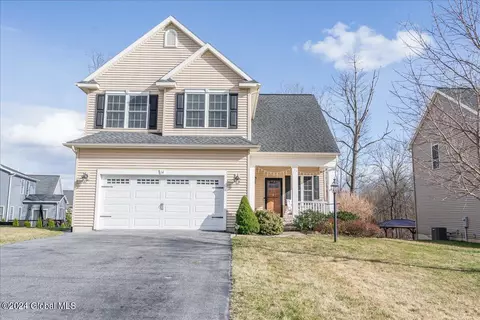 14 Revere Run, Mechanicville, NY 12118