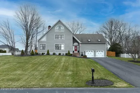 8 Northstar Dr, Troy, NY 12180