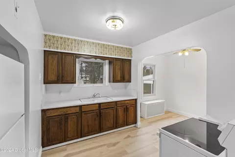 Entry Way - 301 Stoodley Place Pl, Schenectady, NY 12303 photo 3 of 5