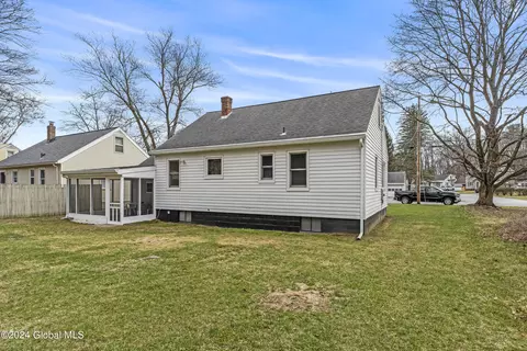 Exterior - 301 Stoodley Place Pl, Schenectady, NY 12303 photo 2 of 6