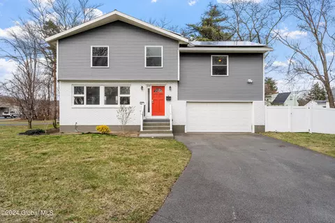 4 Orbit Cir, Latham, NY 12110