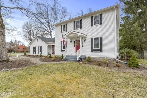 735 Downing St, Niskayuna, NY 12309