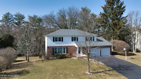 1405 Fox Hollow Rd, Niskayuna, NY 12309