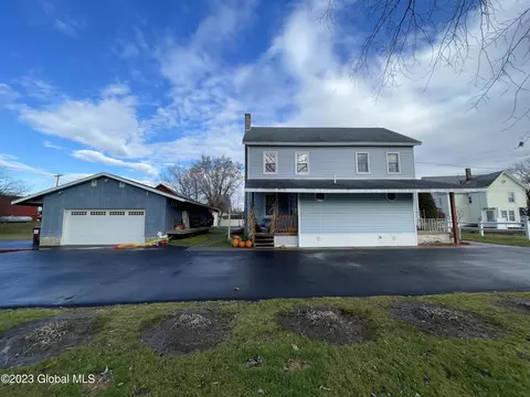 2 St Johns Pl, Stillwater, NY 12170