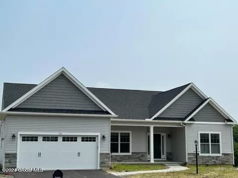 11 Sterling Rdg, Loudonville, NY 12211
