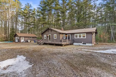 23 May Rd, Chestertown, NY 12817