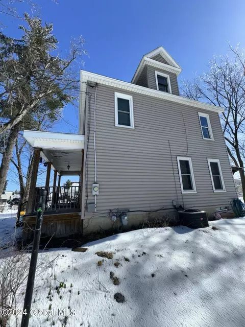Exterior - 7 Gebhardt St, Schenectady, NY 12304 photo 3 of 5