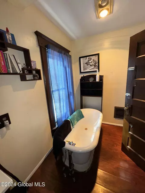 Bath - 7 Gebhardt St, Schenectady, NY 12304 photo 2 of 2