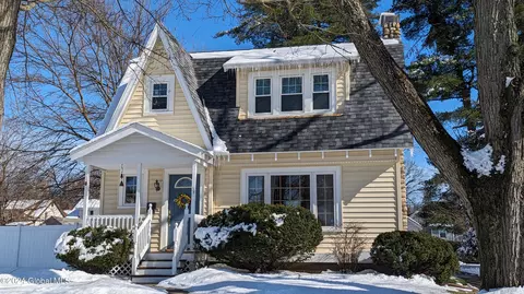 34 Eastholm Rd, Schenectady, NY 12304