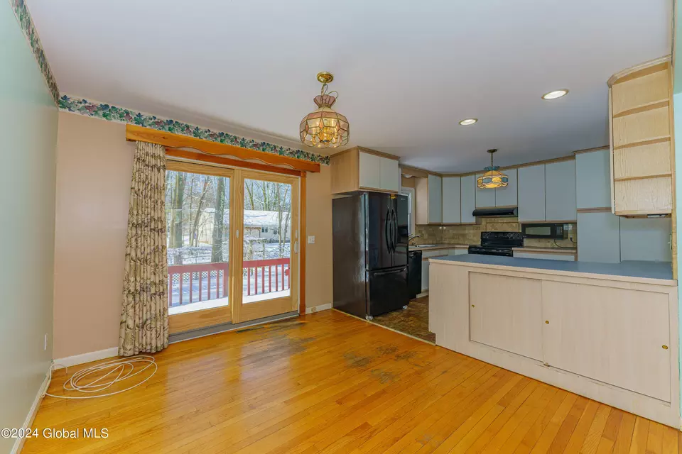 Kitchen - 46 Fredericks Rd, Glenville, NY 12302 photo 1 of 5