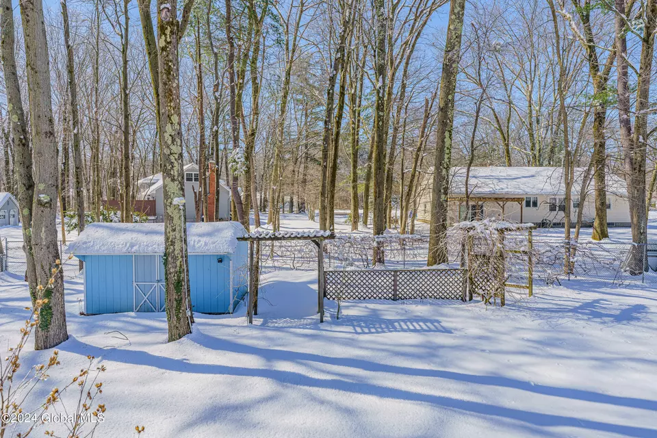 Exterior - 46 Fredericks Rd, Glenville, NY 12302 photo 6 of 7
