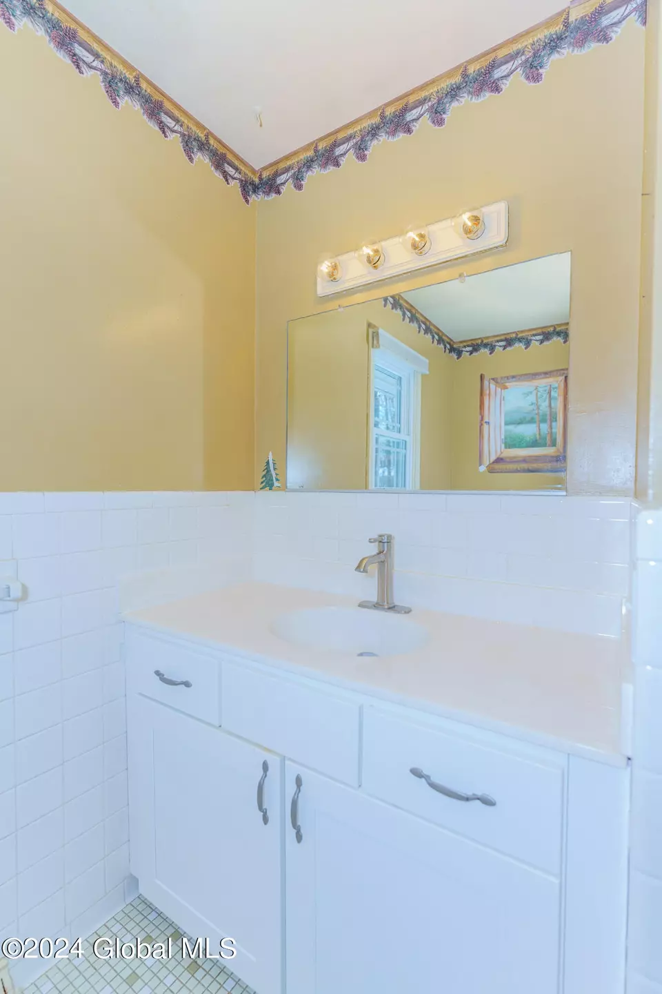Bath - 46 Fredericks Rd, Glenville, NY 12302 photo 2 of 3