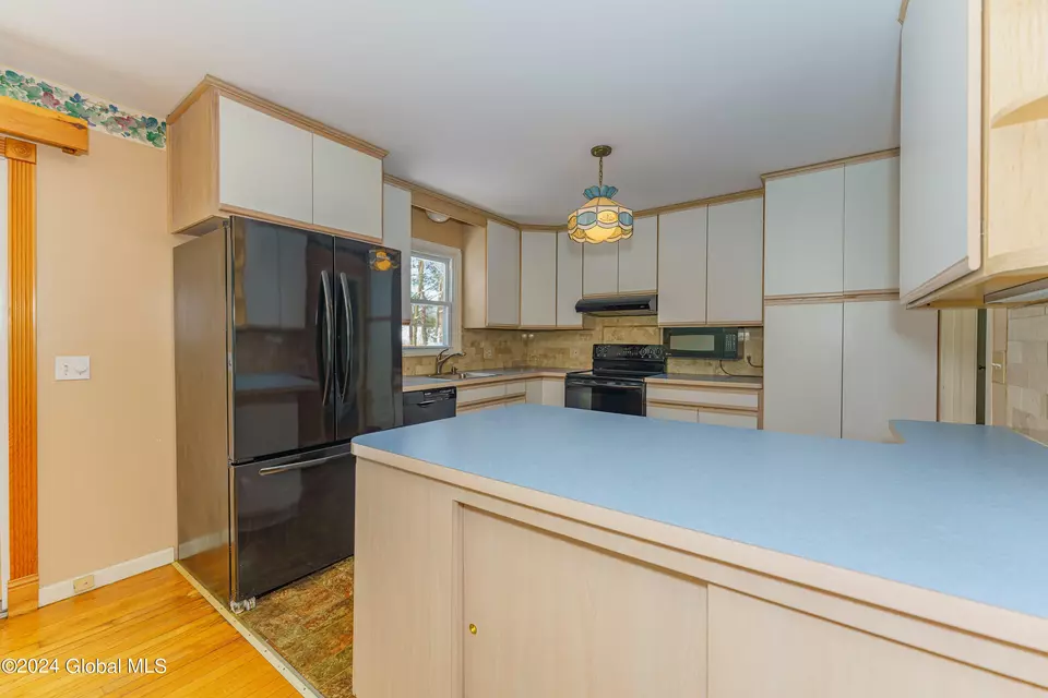 Kitchen - 46 Fredericks Rd, Glenville, NY 12302 photo 5 of 5