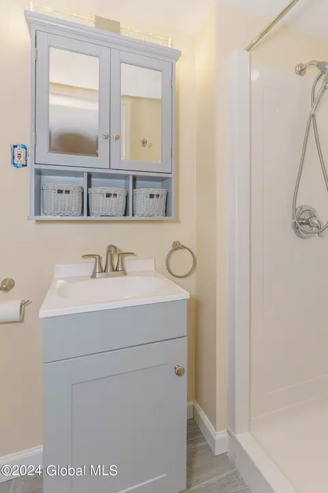 Bath - 46 Fredericks Rd, Glenville, NY 12302 photo 1 of 3