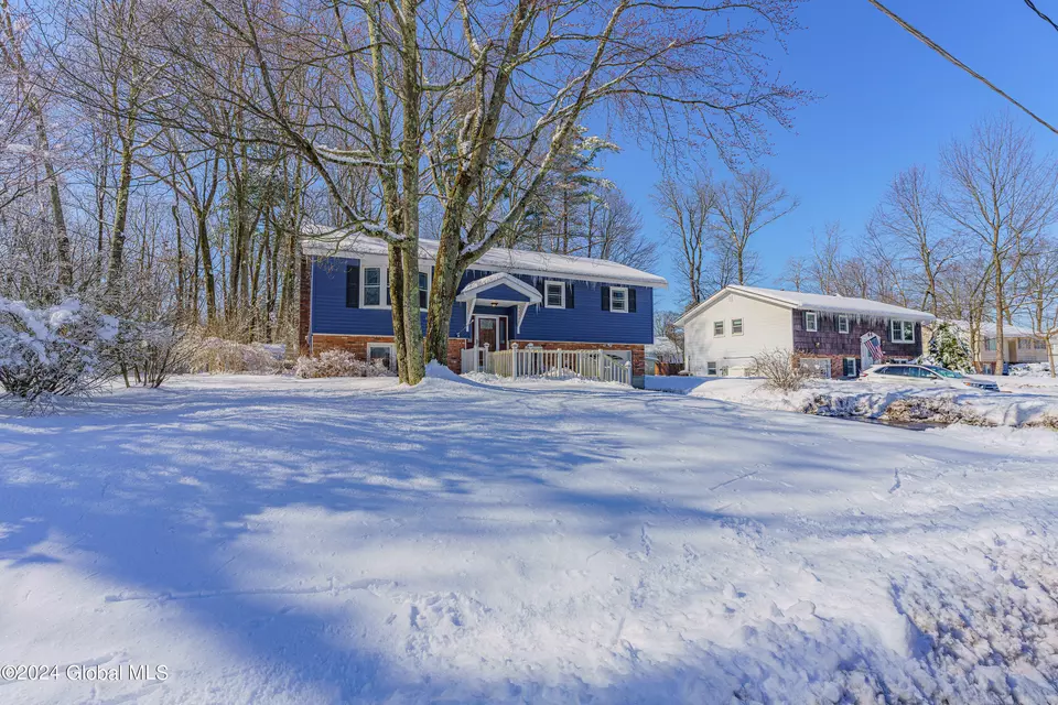 Exterior - 46 Fredericks Rd, Glenville, NY 12302 photo 2 of 7