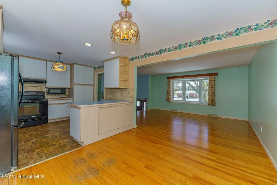 Kitchen - 46 Fredericks Rd, Glenville, NY 12302 photo 2 of 5