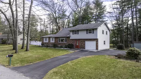23 Laurel Ln, Ballston Spa, NY 12020