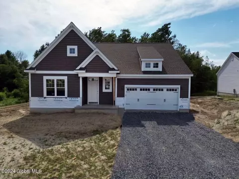 5 Scarlet St, Clifton Park, NY 12065