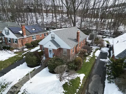 48 Pointview Dr, Troy, NY 12180