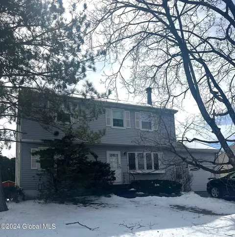 39 Mcdonald Dr, Cohoes, NY 12047