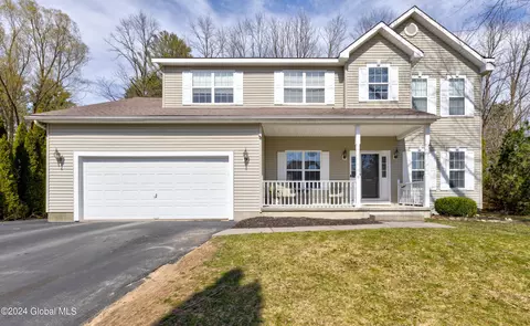 9 Evergreen Dr, Saratoga Springs, NY 12866