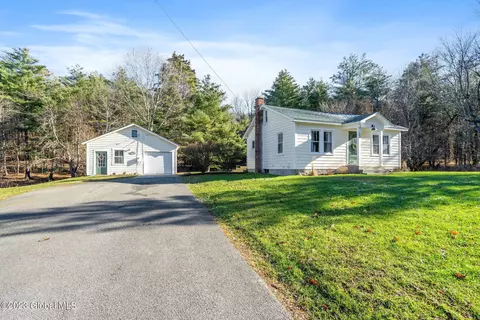 396 Malden Bridge Rd, Nassau, NY 12123