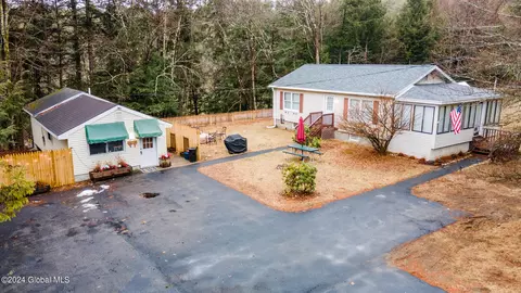 753 Lake Ave, Lake Luzerne, NY 12846