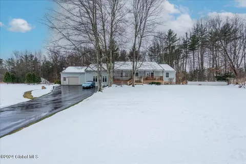 17 Gailor Rd, Gansevoort, NY 12831