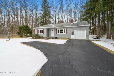 154 Willow St, Guilderland, NY 12084