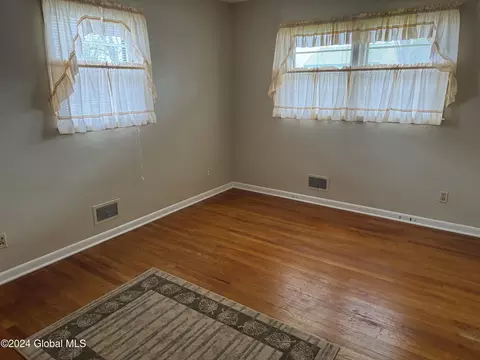 202 Marriott Ave, Schenectady, NY 12304 photo 8