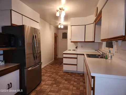 202 Marriott Ave, Schenectady, NY 12304 photo 4