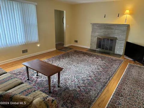 202 Marriott Ave, Schenectady, NY 12304 photo 2