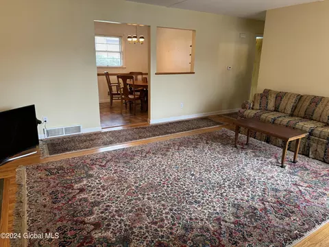 202 Marriott Ave, Schenectady, NY 12304 photo 3