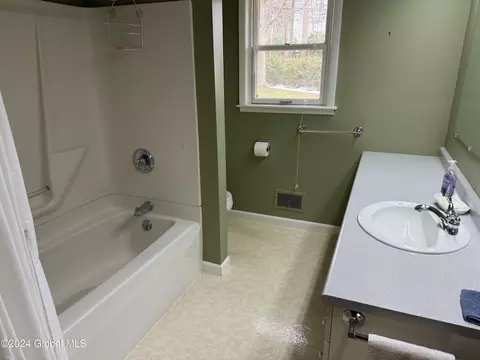 202 Marriott Ave, Schenectady, NY 12304 photo 6