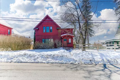 206 W Clinton St, Johnstown, NY 12095