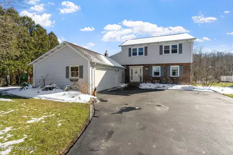 43 Meadow Ln, Albany, NY 12208