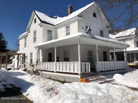54 Walnut St, Glens Falls, NY 12801