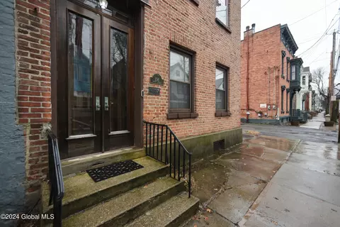 Exterior - 156 Front St, Schenectady, NY 12305 photo 2 of 13