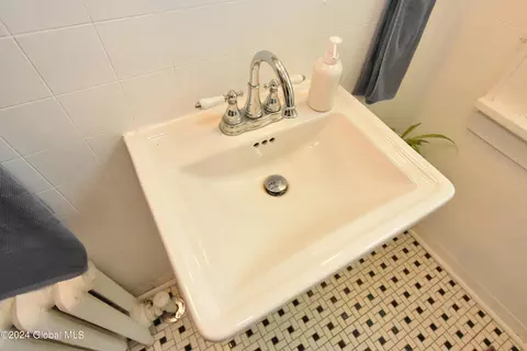 Bath - 156 Front St, Schenectady, NY 12305 photo 4 of 6