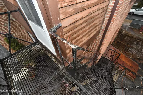 Exterior - 156 Front St, Schenectady, NY 12305 photo 5 of 13
