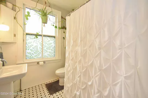 Bath - 156 Front St, Schenectady, NY 12305 photo 2 of 6