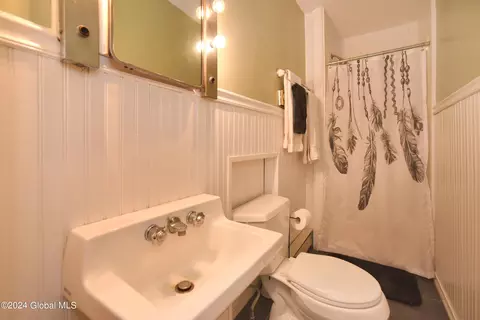 Bath - 156 Front St, Schenectady, NY 12305 photo 1 of 6