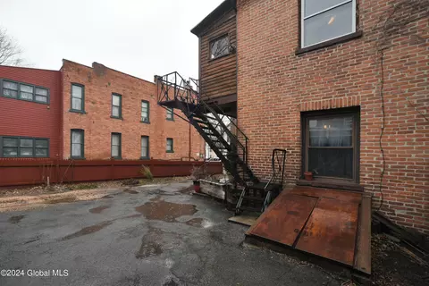 Exterior - 156 Front St, Schenectady, NY 12305 photo 8 of 13