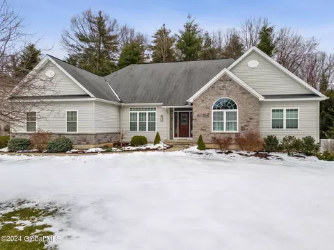 38 Wishing Well Ln, Rexford, NY 12148