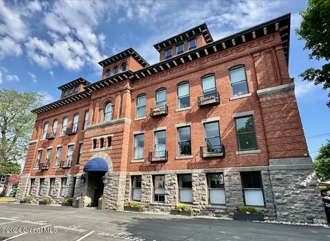 77 Van Dam St #202, Saratoga Springs, NY 12866
