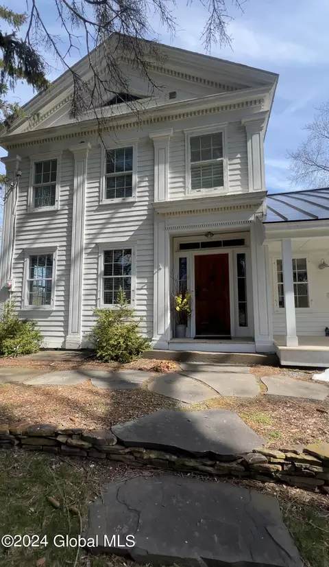225 Consaul Rd, Albany, NY 12205