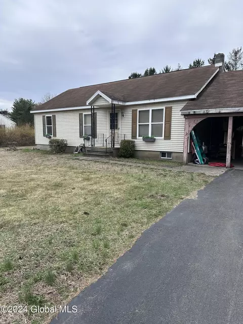 14 Rossman Cir, Hudson, NY 12534