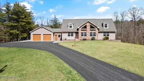 268 Hoags Corners Rd, Schodack, NY 12123
